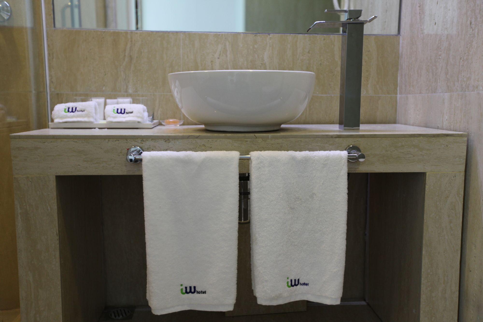 Iw Hotel Гонконг Экстерьер фото